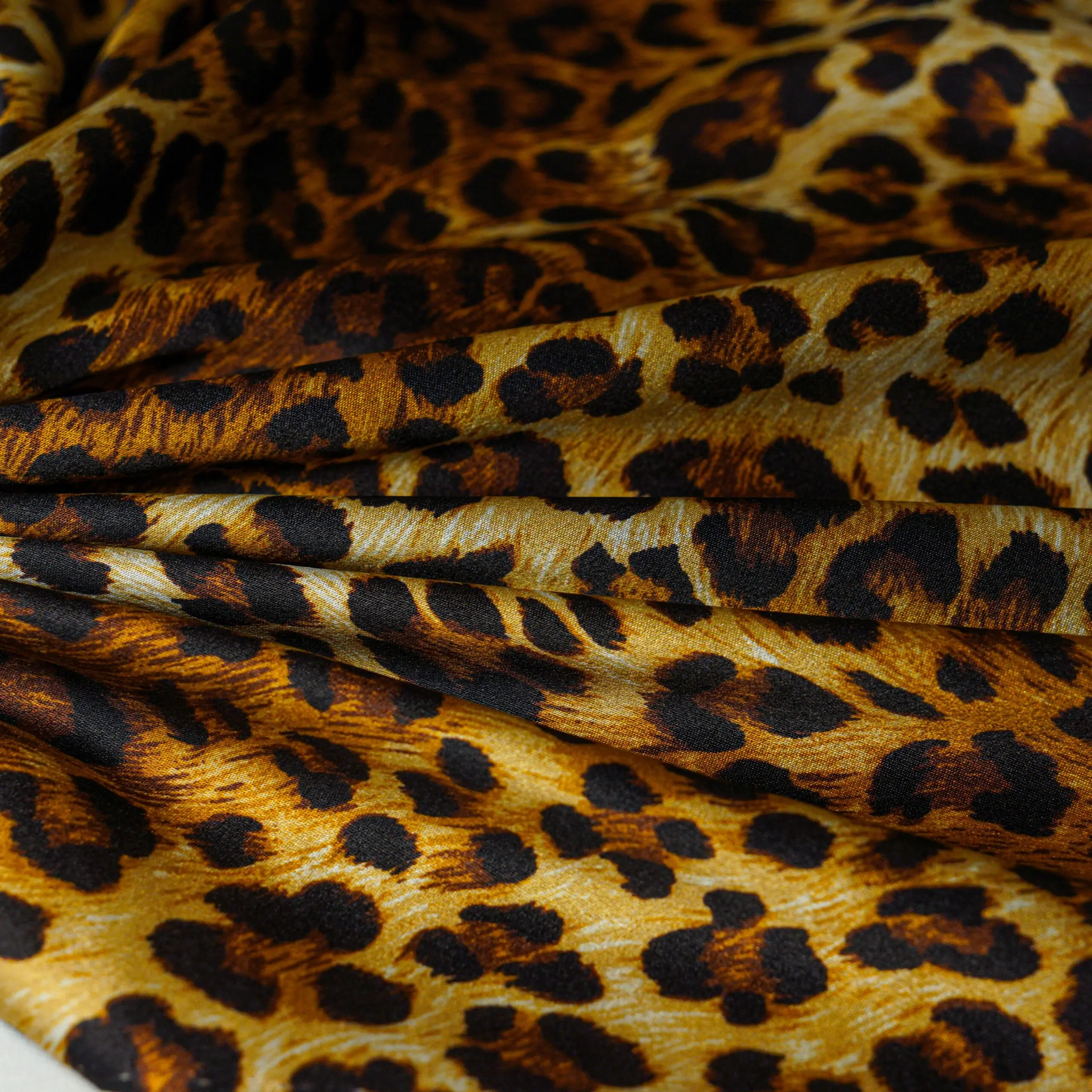 Atlasinis šilkas su leopardo raštu - Image 2