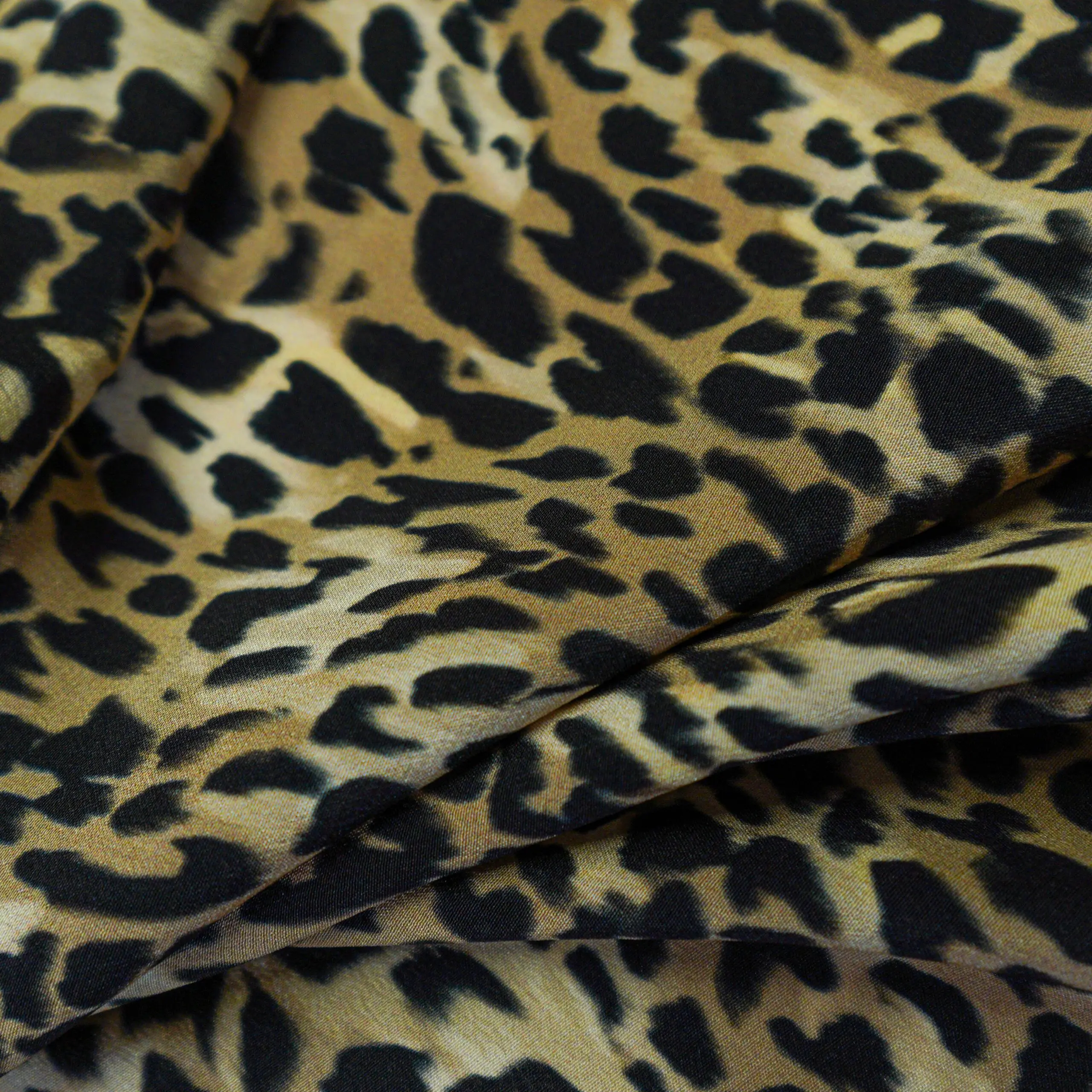 100 % Dvipusis krepinis šilkas su leopardo raštu - Image 3