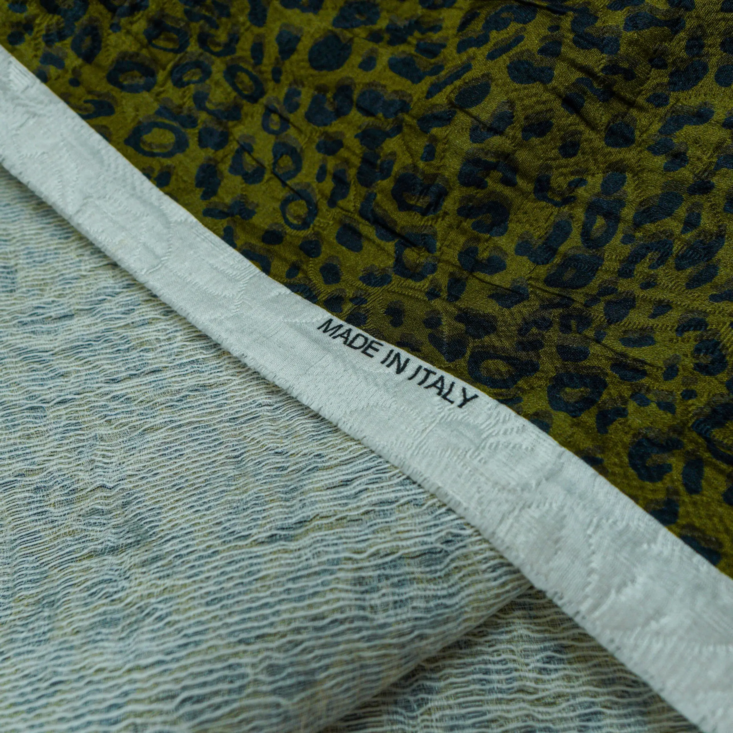 Samanų žalios spalvos faktūrinė medvilnė su leopardo raštu - Image 2