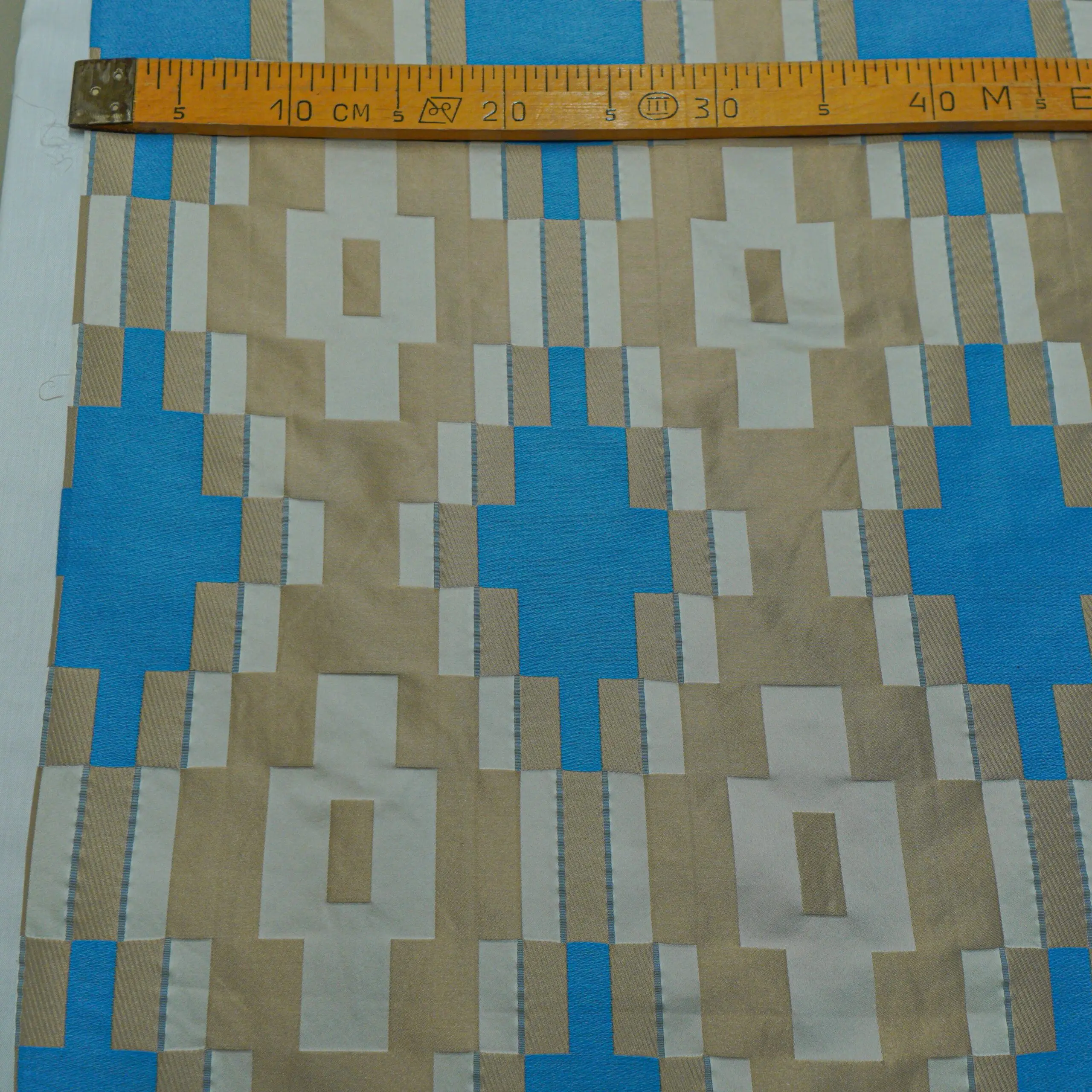 Kostiuminis žakardas su geometriniu raštu - Image 3